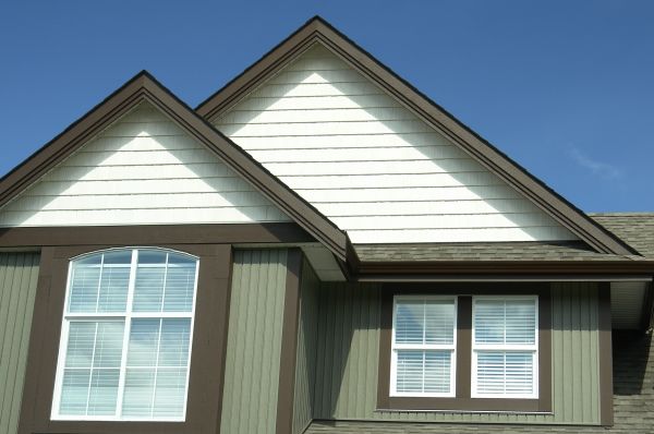 Cost of Vertical Vinyl Siding Repair in Portland